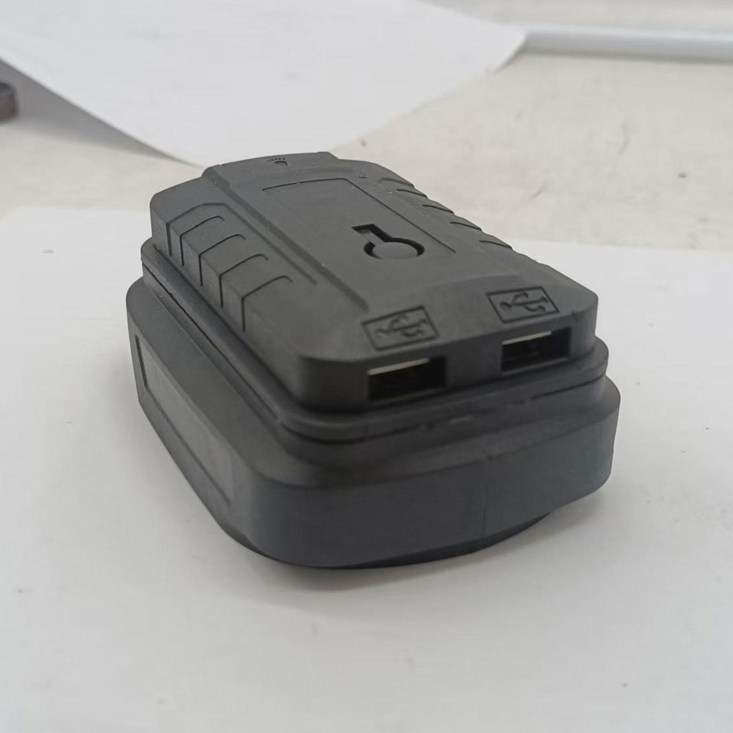 محول شحن USB محمول لبطارية ماك - مراجعة Outdoor Power Adapter Usb وسعره